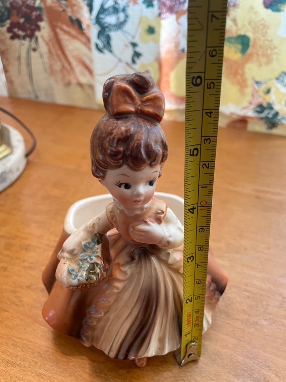 Vintage  Napcoware Girl in Ballroom Gown Ceramic Planter Small Figurine 1960’s - Picture 8 of 9